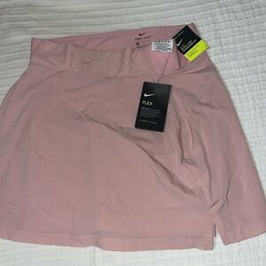 Nike skirt short NwT size medium 💖